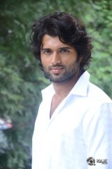 Vijay Deverakonda Interview About Pelli Choopulu Movie